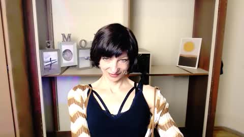 Snapshot of angelinalov_ chatting on October 4, 6:33 am Angelina online show from October 4, 6:33 am