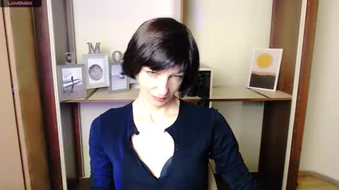 Snapshot of angelinalov_ chatting on October 6, 8:34 am Angelina online show from October 6, 8:34 am