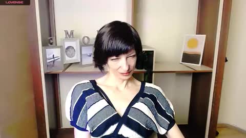 Snapshot of angelinalov_ chatting on October 7, 6:54 am Angelina online show from October 7, 6:54 am