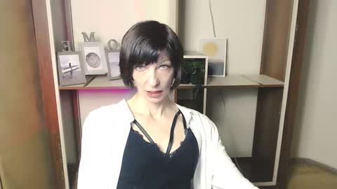 Snapshot of angelinalov_ chatting on October 18, 7:09 am Angelina online show from October 18, 7:09 am