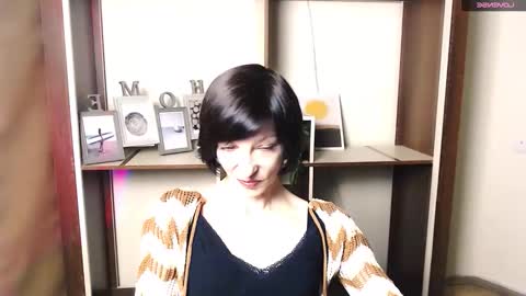 Snapshot of angelinalov_ chatting on October 31, 7:42 am Angelina online show from October 31, 7:42 am