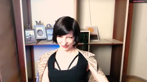 Snapshot of angelinalov_ chatting on November 4, 7:51 am Angelina online show from November 4, 7:51 am