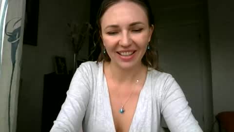 Snapshot of angelinalove28 chatting on October 8, 7:17 am angelinalove28 online show from October 8, 7:17 am