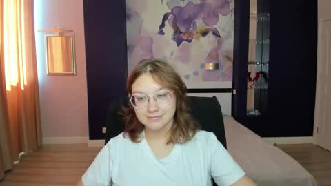 Snapshot of angelinalow chatting on September 27, 11:26 am AngelinaLow online show from September 27, 11:26 am