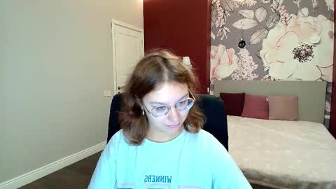 Snapshot of angelinalow chatting on September 30, 11:26 am AngelinaLow online show from September 30, 11:26 am