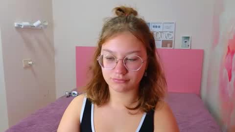 Snapshot of angelinalow chatting on October 14, 11:22 am AngelinaLow online show from October 14, 11:22 am