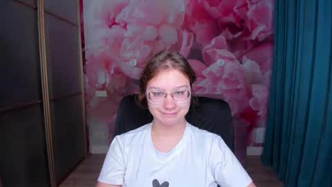 AngelinaLow online show from November 9, 6:33 am