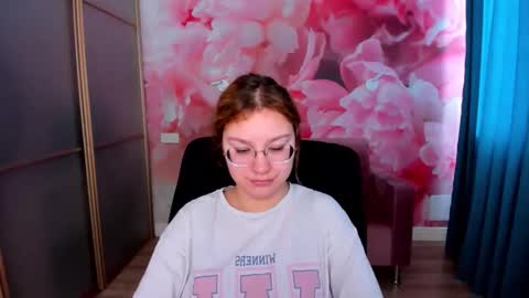 AngelinaLow online show from February 22, 6:24 am