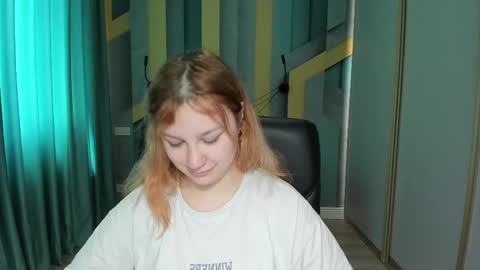 AngelinaLow online show from May 4, 11:28 am