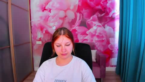 AngelinaLow online show from May 15, 11:28 am