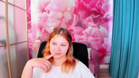 AngelinaLow online show from May 18, 11:27 am