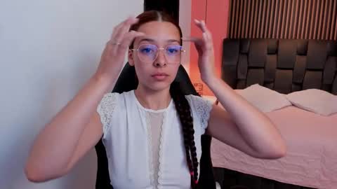 angeline_davies online show from January 14, 4:07 am