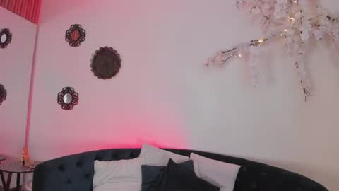 Snapshot of angeliqueboyer__ chatting on July 7, 7:23 am Angelique online show from July 7, 7:23 am