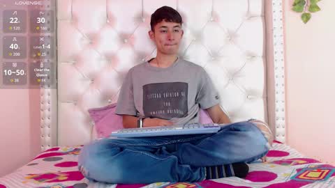 Angel online show from December 17, 8:04 pm