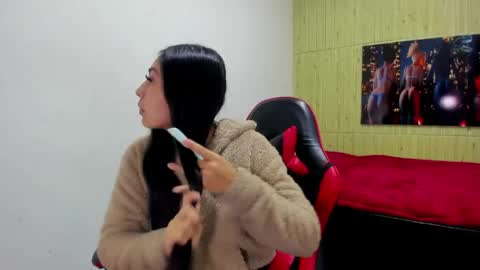 Snapshot of angell_cooper8 chatting on May 23, 12:20 pm Angell cooper8 online show from May 23, 12:20 pm