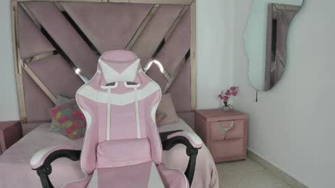 angell_petite01 online show from May 7, 9:09 pm