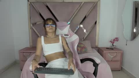 angell_petite01 online show from May 14, 8:37 pm