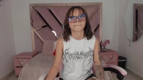 angell_petite01 online show from June 17, 9:05 pm