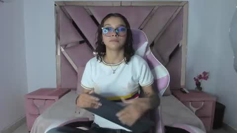 angell_petite01 online show from July 3, 8:26 pm