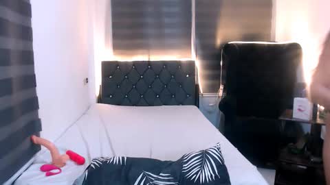 angella_dior online show from September 22, 5:59 pm