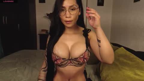 Snapshot of angellaisabella chatting on March 16, 10:25 pm ANGELA ISABELLA online show from March 16, 10:25 pm