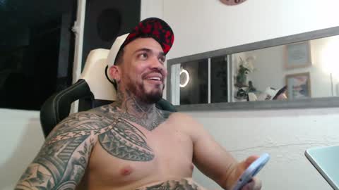 Snapshot of angellatino0 chatting on December 2, 3:47 am angellatino0 online show from December 2, 3:47 am
