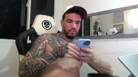 Snapshot of angellatino0 chatting on December 3, 5:20 am angellatino0 online show from December 3, 5:20 am