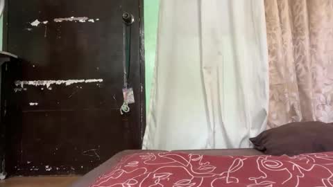 Snapshot of angellovesu14 chatting on April 6, 3:26 am angellovesu14 online show from April 6, 3:26 am