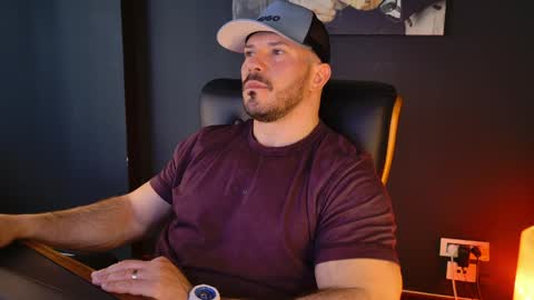 Snapshot of angeloeric chatting on April 4, 10:57 am BlackWolf online show from April 4, 10:57 am