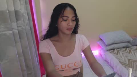 Snapshot of angelofcumx chatting on April 22, 9:22 am sabina online show from April 22, 9:22 am