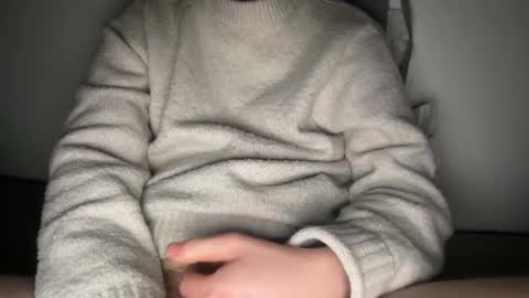 Snapshot of angelow2000 chatting on December 13, 11:06 pm Angelow online show from December 13, 11:06 pm