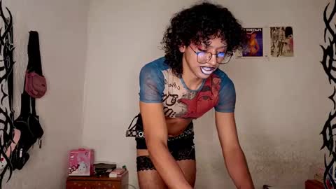 Snapshot of angelsdustxxx chatting on December 3, 8:16 am online show from December 3, 8:16 am