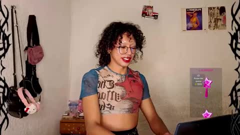 Snapshot of angelsdustxxx chatting on December 8, 4:57 am online show from December 8, 4:57 am
