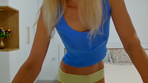 Snapshot of angelsquirting chatting on December 28, 12:24 pm Alesia online show from December 28, 12:24 pm