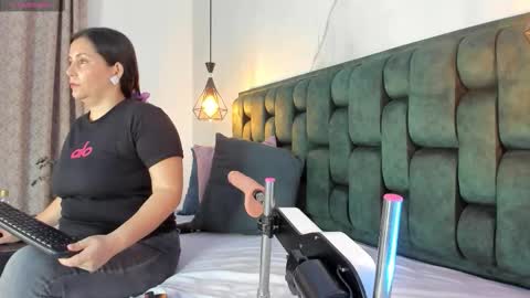 ANGIE online show from October 4, 2:26 pm