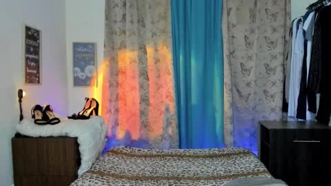 Snapshot of angelwhitte chatting on February 23, 12:41 am angelwhitte online show from February 23, 12:41 am