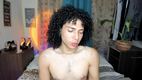 Snapshot of angelwhitte chatting on April 6, 1:36 am angelwhitte online show from April 6, 1:36 am