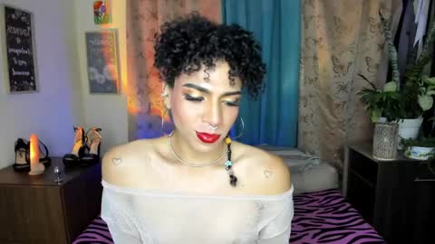 angelwhitte online show from May 10, 1:33 am