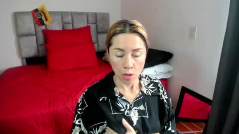 Snapshot of angie_blondie chatting on February 3, 3:38 pm angie online show from February 3, 3:38 pm