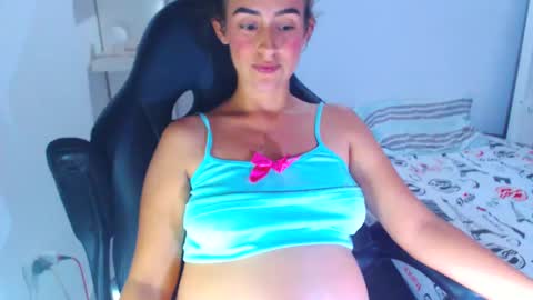 Snapshot of angie_dreamgirl chatting on December 30, 9:50 pm IG angie dreamgirl01 online show from December 30, 9:50 pm