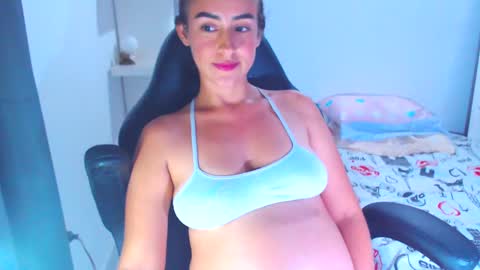 Snapshot of angie_dreamgirl chatting on January 30, 9:25 pm IG angie dreamgirl01 online show from January 30, 9:25 pm