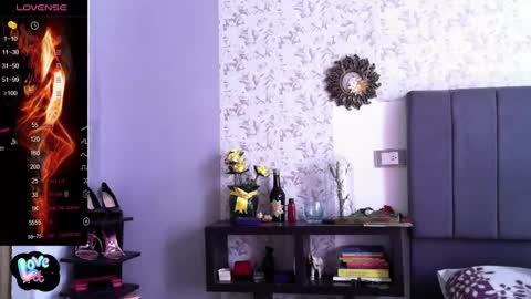 Snapshot of angiebaxter chatting on December 3, 7:44 pm Angiebaxt online show from December 3, 7:44 pm