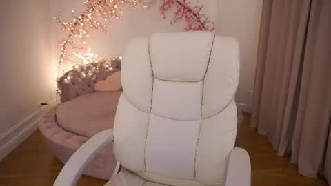 Anny online show from June 10, 8:19 pm