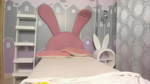 Snapshot of anie_saenz chatting on March 14, 2:06 am Anie online show from March 14, 2:06 am