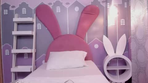 Snapshot of anie_saenz chatting on March 26, 2:17 am Anie online show from March 26, 2:17 am