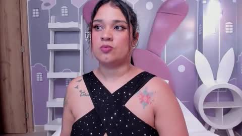 Snapshot of anie_saenz chatting on March 27, 2:28 am Anie online show from March 27, 2:28 am