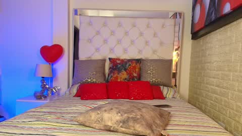 laura  online show from March 8, 5:17 am