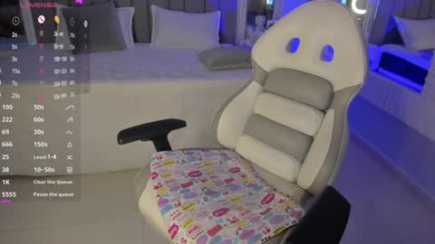 Snapshot of aniie_pink_ chatting on December 18, 1:34 pm Maria online show from December 18, 1:34 pm