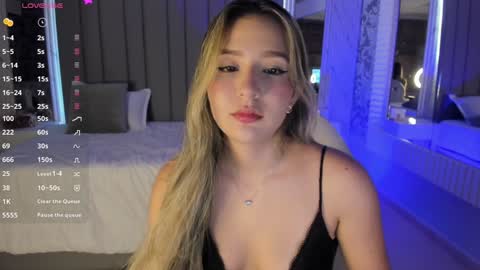 Snapshot of aniie_pink_ chatting on December 26, 10:26 am Maria online show from December 26, 10:26 am