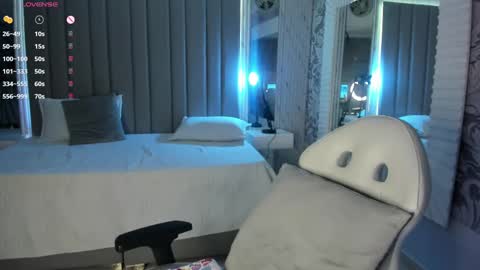Snapshot of aniie_pink_ chatting on March 8, 1:36 pm Maria online show from March 8, 1:36 pm